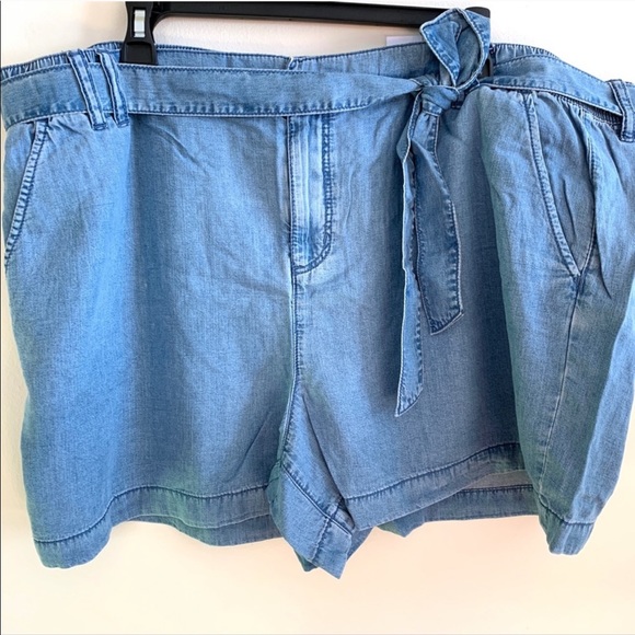 LOFT Pants - Loft chambray shorts